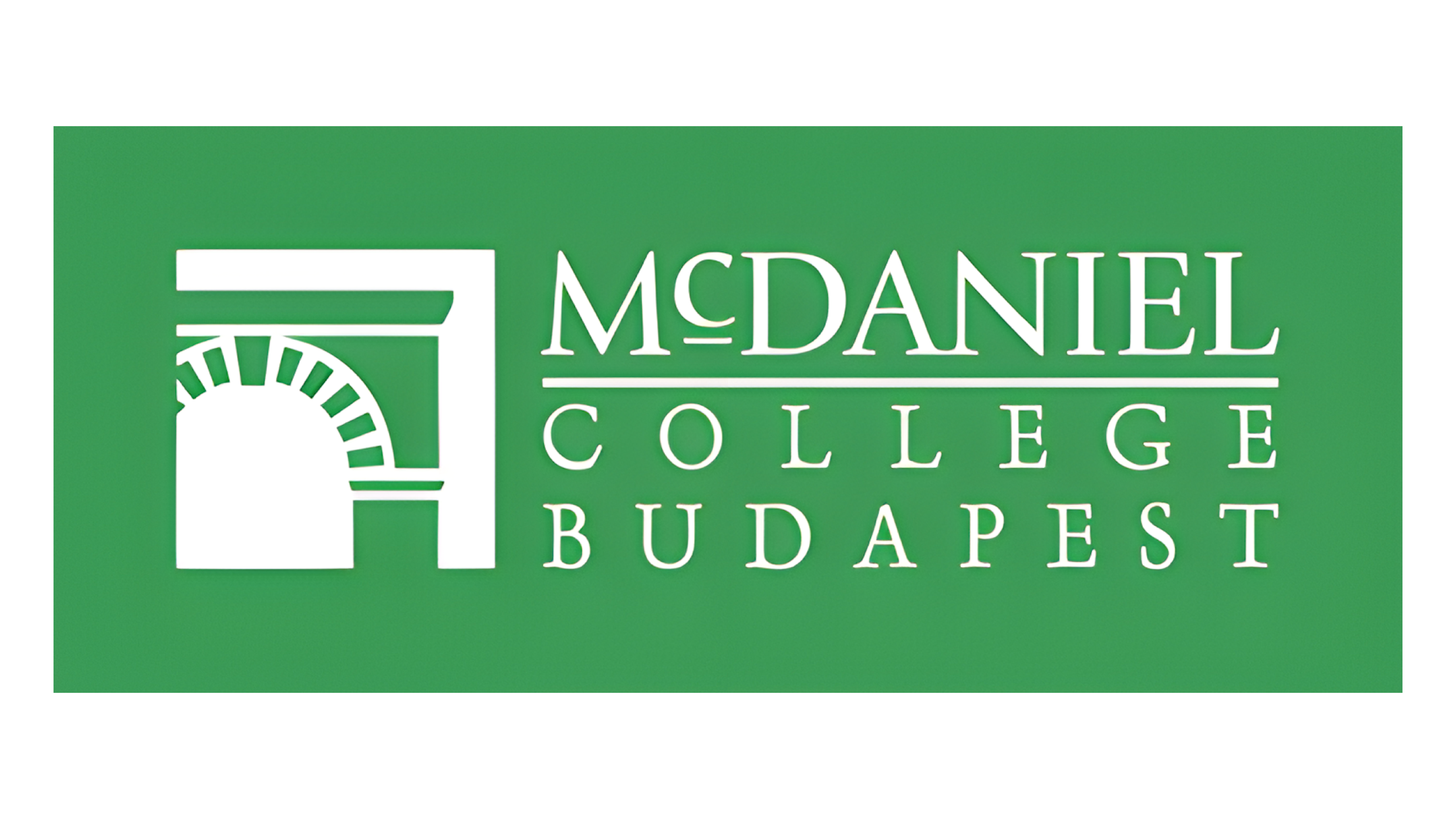كلية ماكدانييل – بودابست