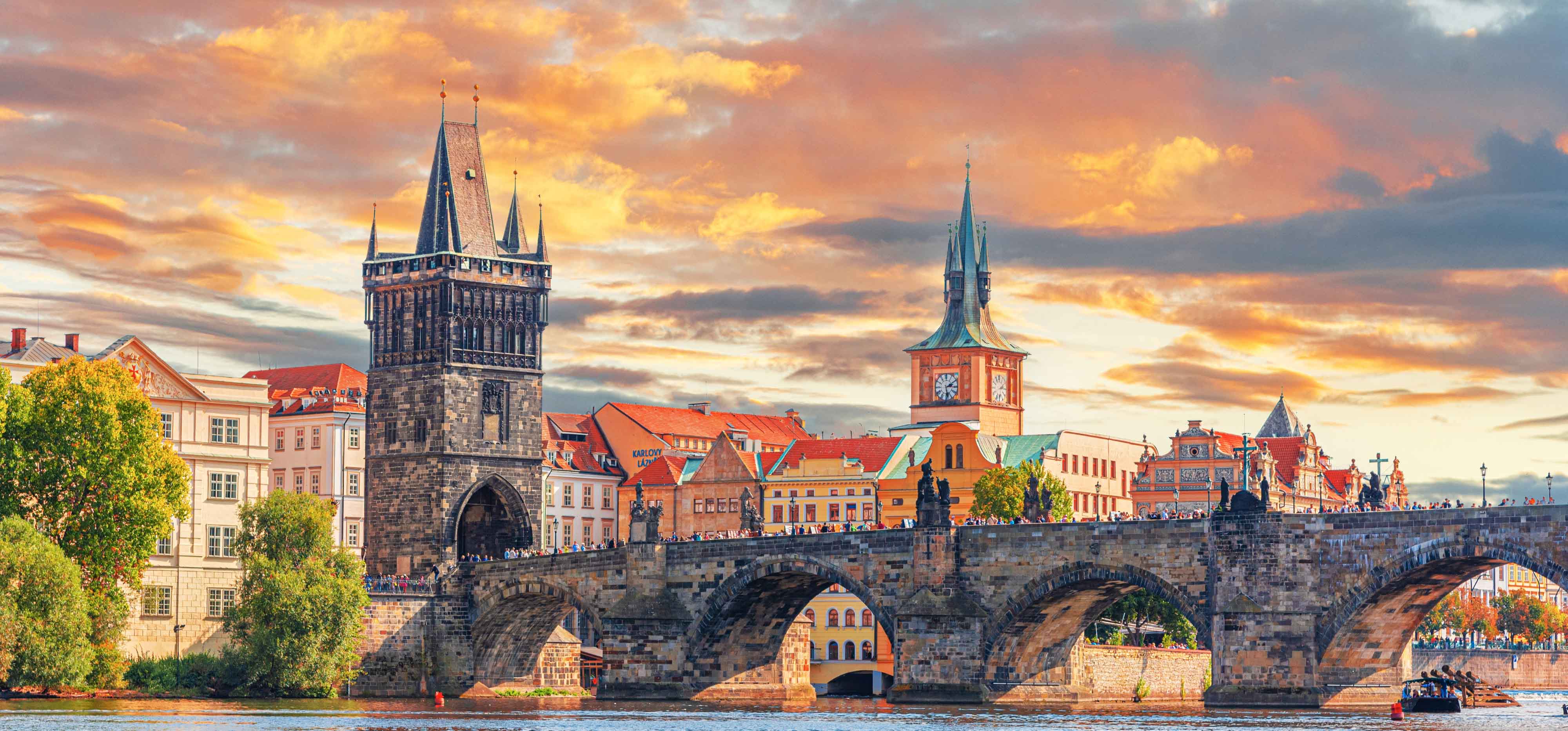 المنح والتمويل